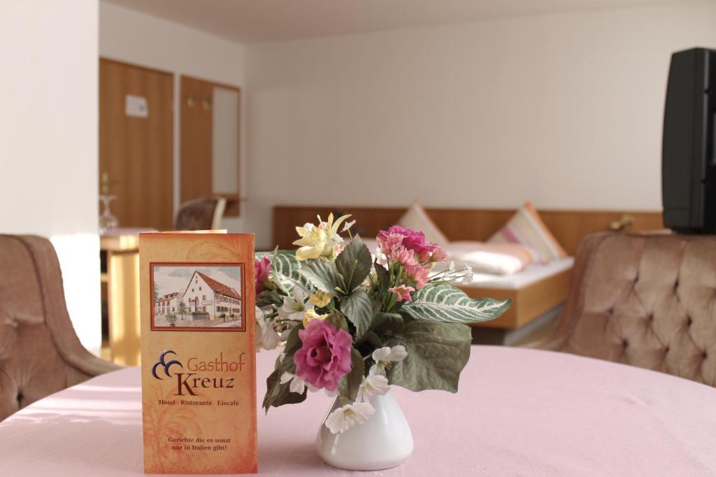 ホテルGasthof Kreuz ハイタースハイム エクステリア 写真
